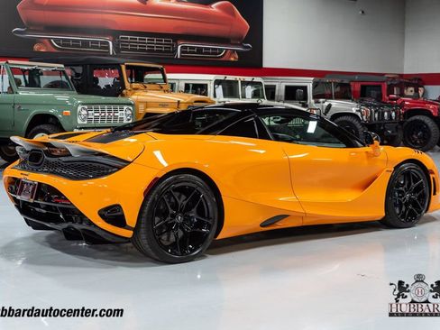 Used 2024 McLaren 750S Spider image 16