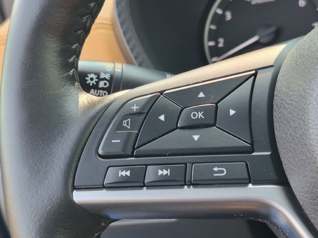 Used 2023 Nissan Sentra SV w/ SV Premium Package FWD image 14
