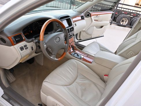 Used 2005 Lexus LS 430 RWD image 12