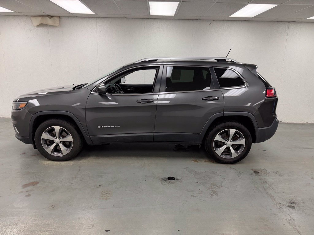 Used 2019 Jeep Cherokee Limited AWD/4WD image 2