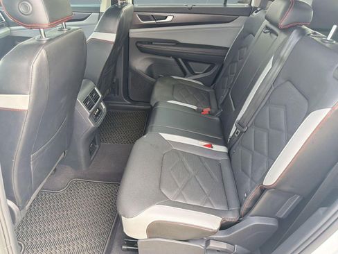 Used 2024 Volkswagen Atlas Peak Edition SEL AWD/4WD image 14