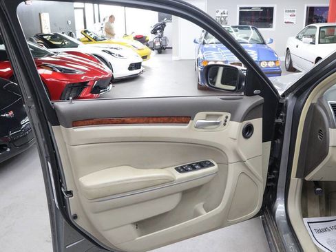 Used 2011 Chrysler 300 Limited w/ Luxury Group image 18