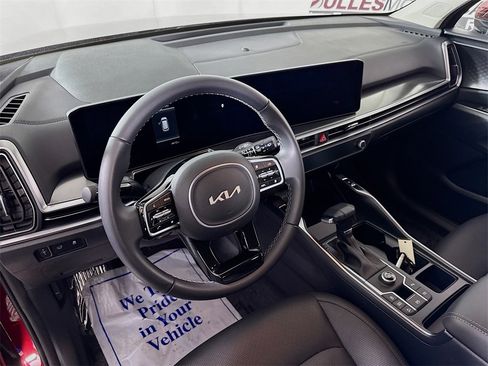 Used 2025 Kia Sorento EX image 9