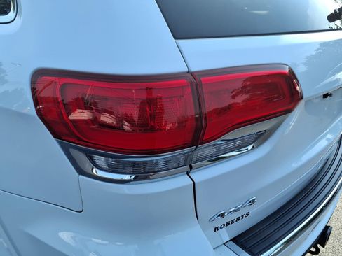 Certified 2018 Jeep Grand Cherokee Overland AWD/4WD image 14