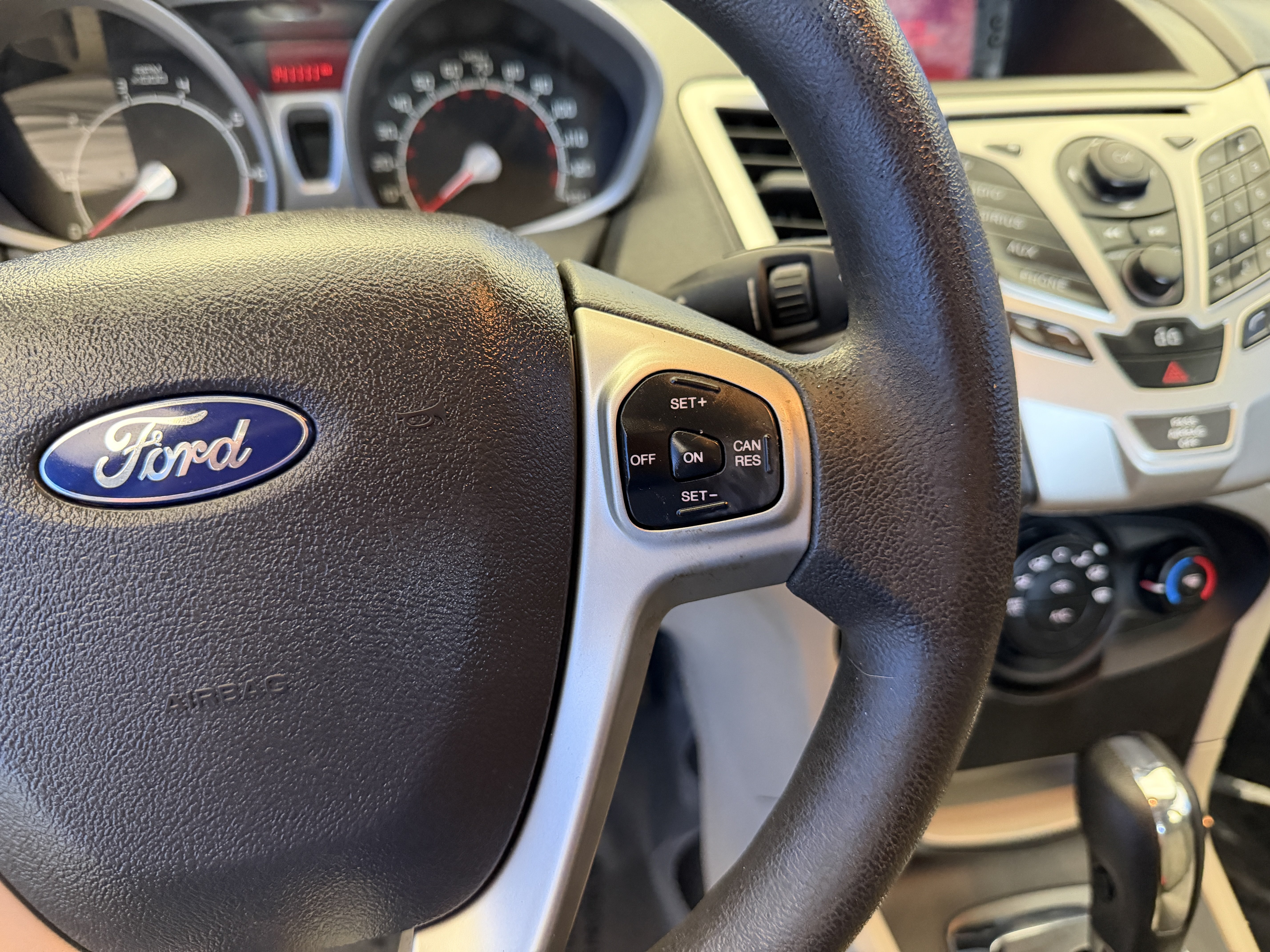 Used 2013 Ford Fiesta SE FWD image 15