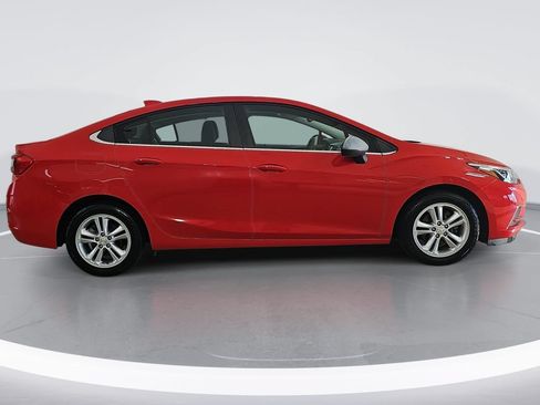 Used 2017 Chevrolet Cruze LT w/ Convenience Package FWD image 2