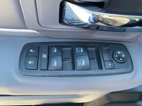 Used 2019 RAM 1500 Classic SLT AWD/4WD image 17
