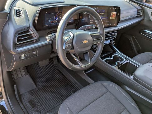 Used 2026 Chevrolet Traverse LT w/ LPO, Floor Liner Package FWD image 12