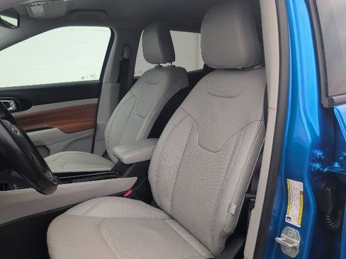 Used 2022 Jeep Compass Limited image 19