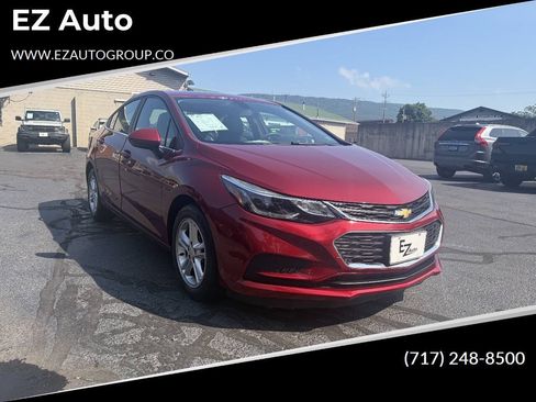 Used 2017 Chevrolet Cruze LT w/ Convenience Package FWD image 1