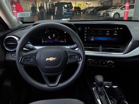 Used 2025 Chevrolet Trax LT FWD image 13