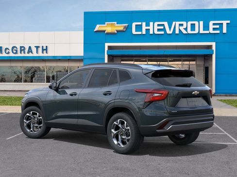 New 2026 Chevrolet Trax LT w/ LT Convenience Package FWD image 3