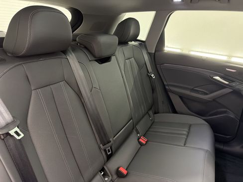Used 2025 Audi Q6 e-tron Premium Plus w/ Premium Plus AWD/4WD image 28