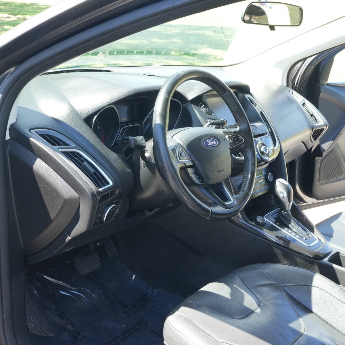 Used 2015 Ford Focus Titanium FWD image 2