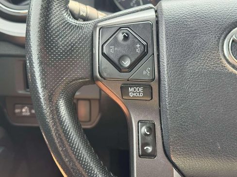 Used 2017 Toyota Tacoma TRD Sport w/ Tow Package (A/T) AWD/4WD image 23