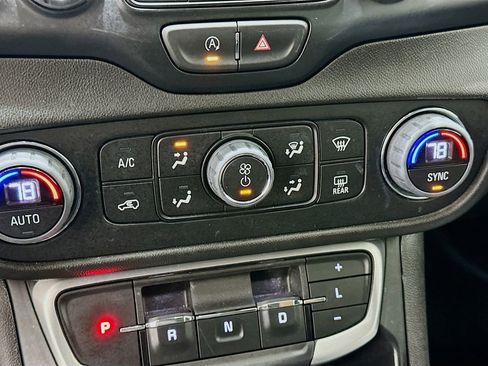 Used 2023 GMC Terrain SLT w/ Infotainment Package II FWD image 15