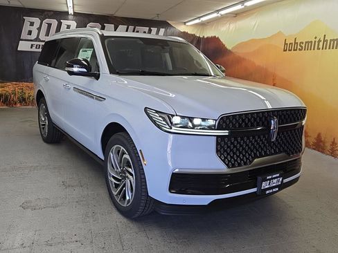 New 2025 Lincoln Navigator Reserve image 8