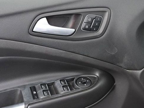 Used 2017 Ford Escape Titanium image 10