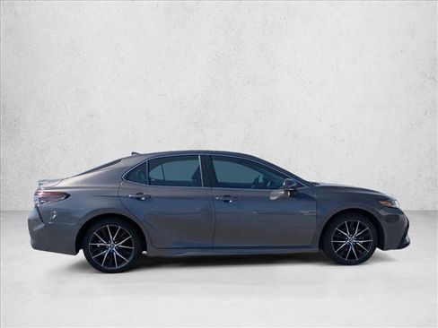 Used 2024 Toyota Camry SE image 4