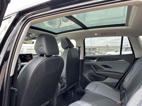 New 2025 Volkswagen Tiguan SE FWD image 10