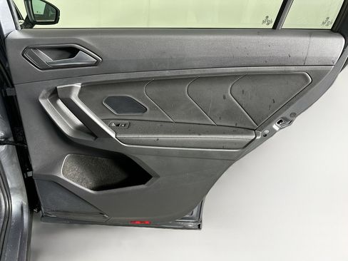 Used 2024 Volkswagen Tiguan SE image 29