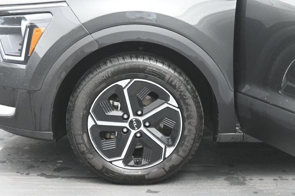 Used 2025 Kia Niro LX FWD image 29
