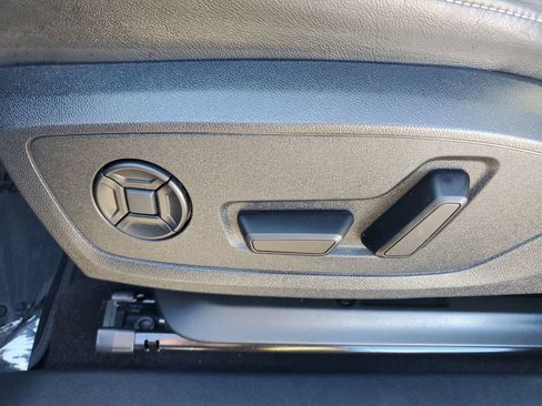 Used 2025 Audi Q4 e-tron Premium image 21