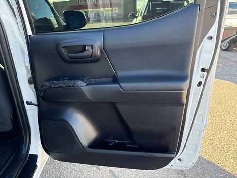 Used 2020 Toyota Tacoma TRD Off-Road image 12