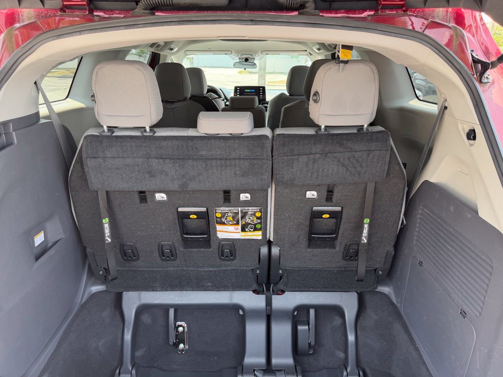 Used 2022 Toyota Sienna LE FWD image 7