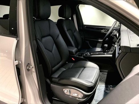 New 2026 Porsche Macan image 19