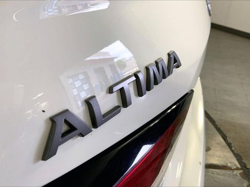 Used 2025 Nissan Altima 2.5 SV FWD image 8