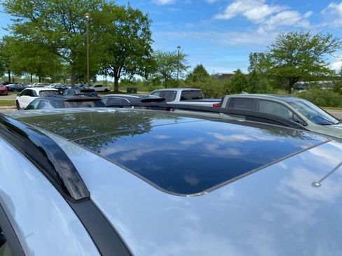Used 2025 Honda Pilot Touring image 6