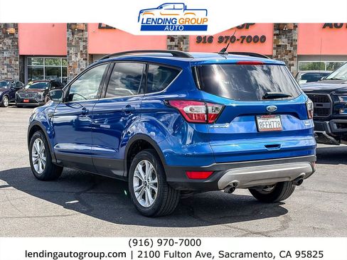 Used 2018 Ford Escape SE w/ SE Sync 3 Package AWD/4WD image 2