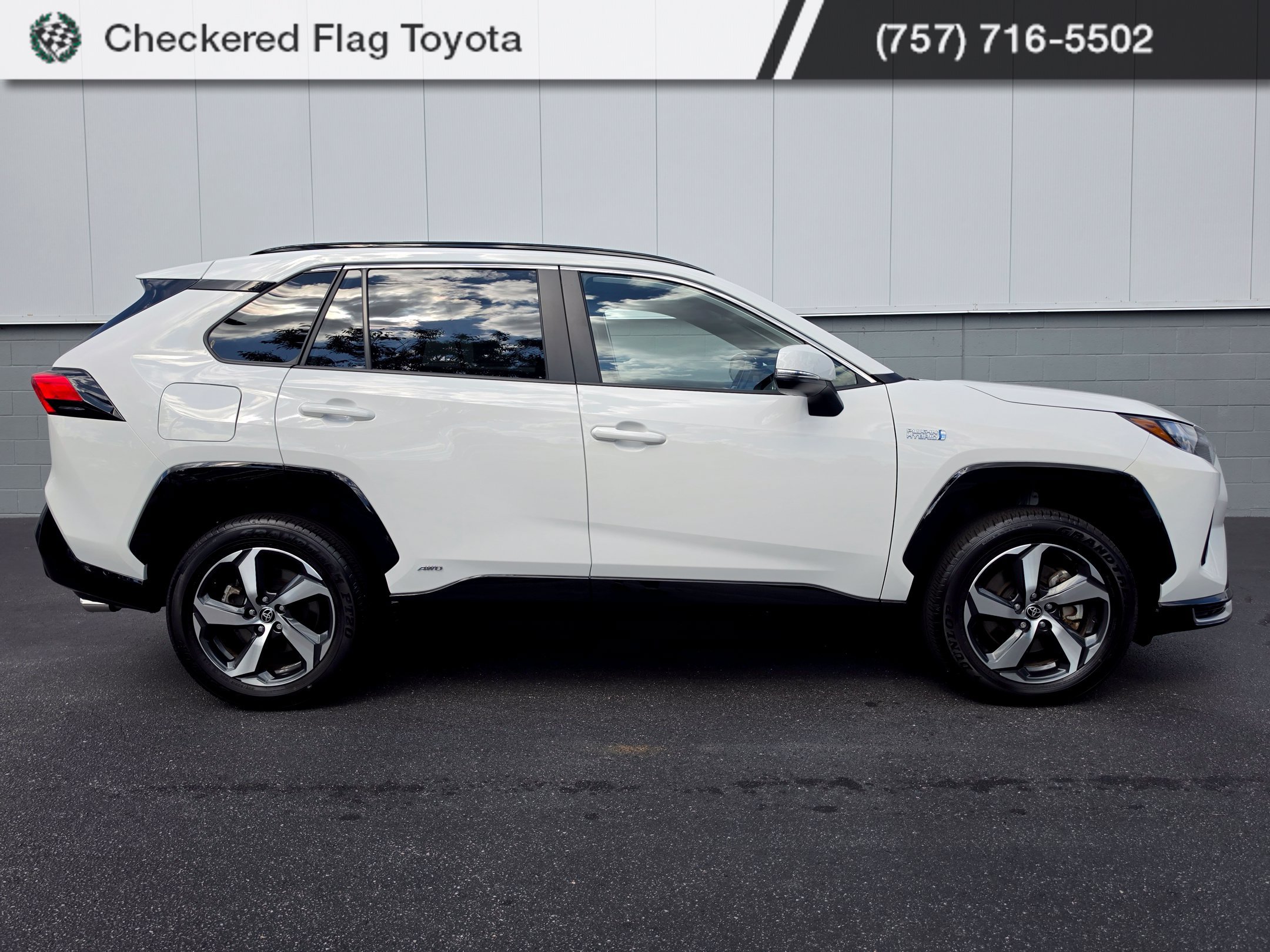 Used 2024 Toyota RAV4 SE w/ Weather & Moonroof Package AWD/4WD image 6