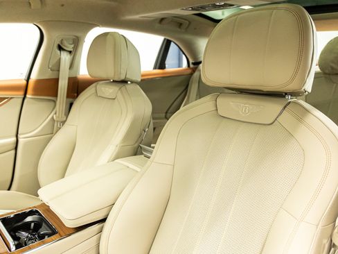 Used 2026 Bentley Flying Spur V8 AWD/4WD image 36