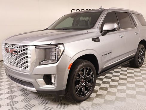 Used 2024 GMC Yukon Denali w/ Denali Reserve Package AWD/4WD image 11