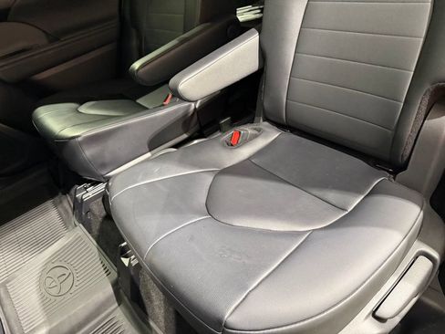 Certified 2025 Toyota Highlander XLE AWD/4WD image 21