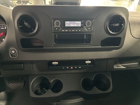 New 2025 Mercedes-Benz Sprinter 2500 image 10