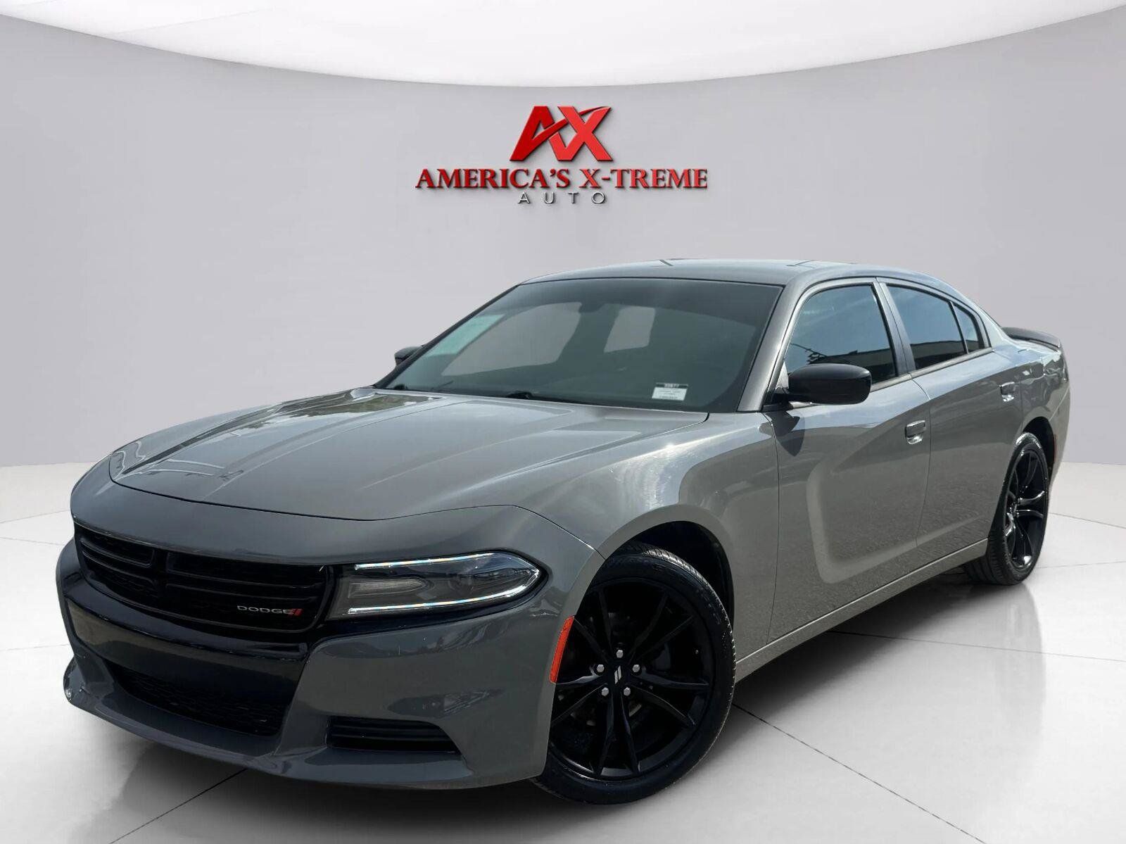 Used 2018 Dodge Charger SXT w/ Blacktop Package RWD image 1