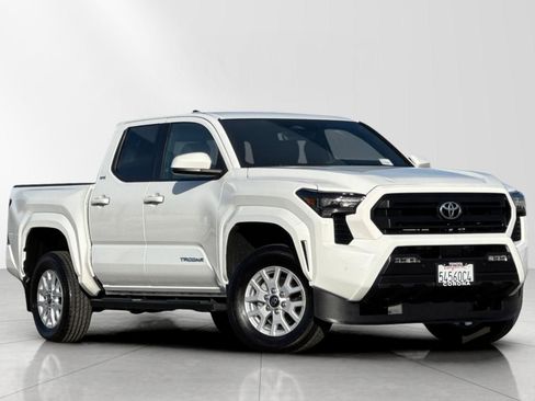Used 2024 Toyota Tacoma SR5 image 1