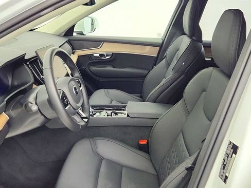 Used 2025 Volvo XC90 B6 Plus image 21