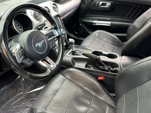 Used 2020 Ford Mustang Premium image 4