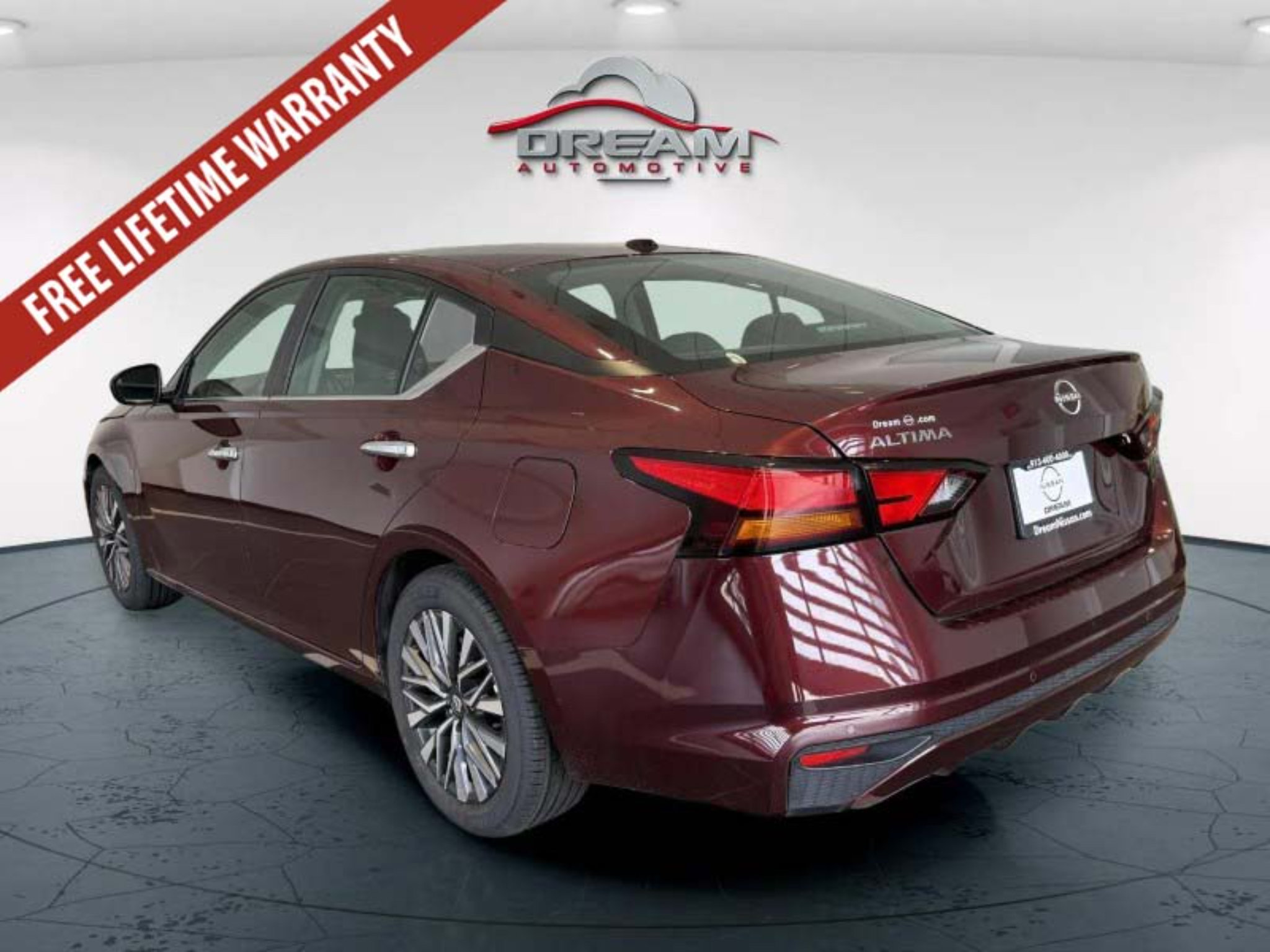 Used 2025 Nissan Altima 2.5 SV FWD image 6