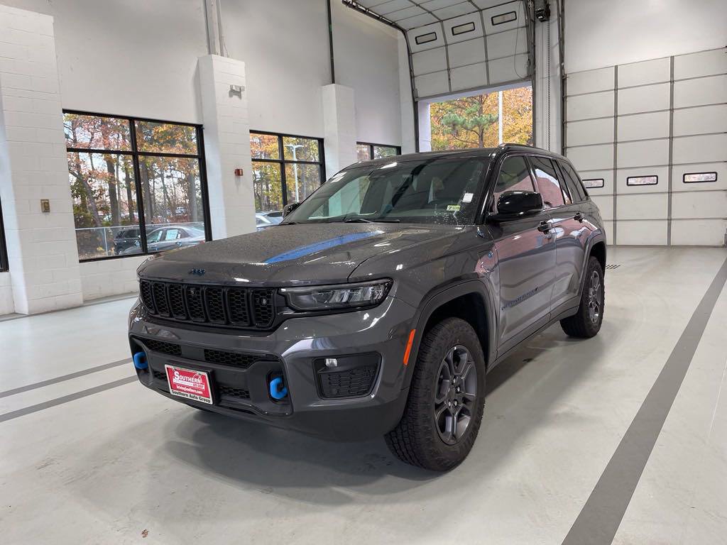 New 2024 Jeep Grand Cherokee Trailhawk w/ Advanced Protech Group II AWD/4WD image 12