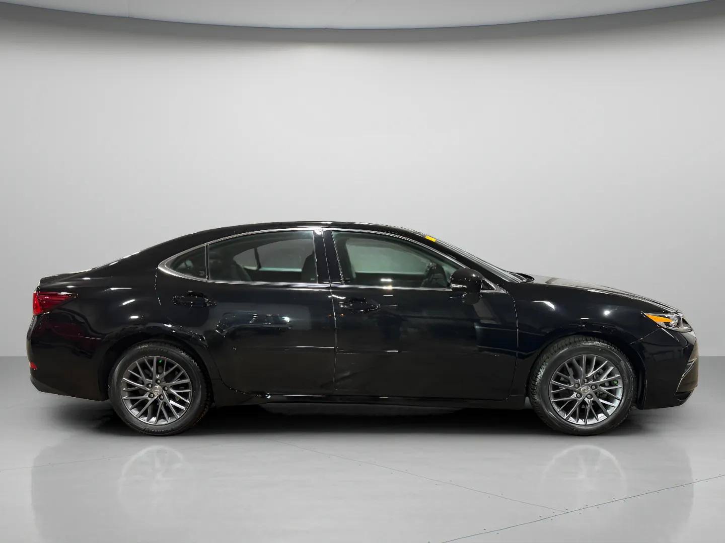 Used 2018 Lexus ES 350 w/ Navigation System Package FWD image 2