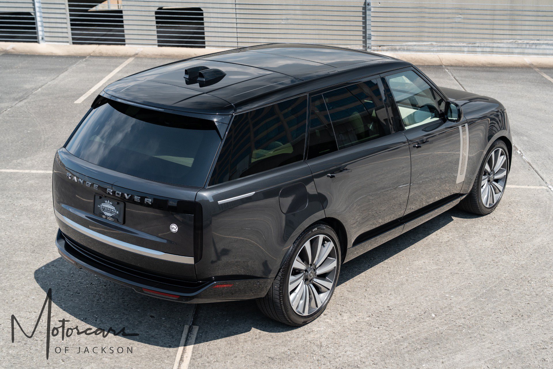 Used 2025 Land Rover Range Rover SV AWD/4WD image 37