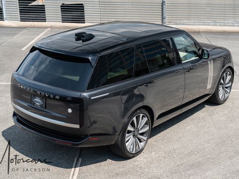 Used 2025 Land Rover Range Rover SV AWD/4WD image 37