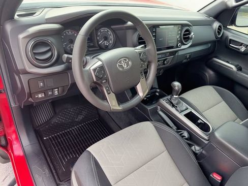 Used 2022 Toyota Tacoma TRD Sport w/ Technology Package RWD image 17