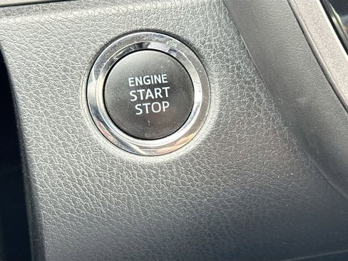 Used 2018 Toyota Camry XSE image 19