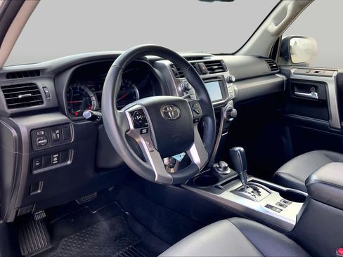 Used 2018 Toyota 4Runner SR5 Premium AWD/4WD image 15